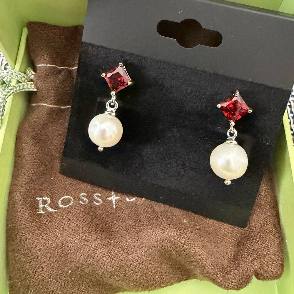 Ross-Simons SS Genuine Square Garnet and FWP Earrings - NEW!